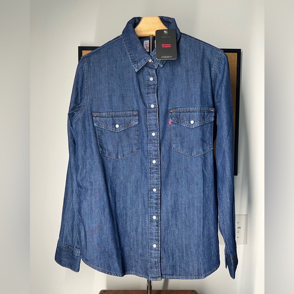 NWT LEVI’S Women Snap Front Denim Shirt Size S Has Pearl Face Snaps